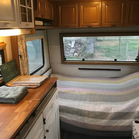 Bed and breakfast Cosy Farm - Caravans - Dogs Welcome - 5 Min From E47 Tureby