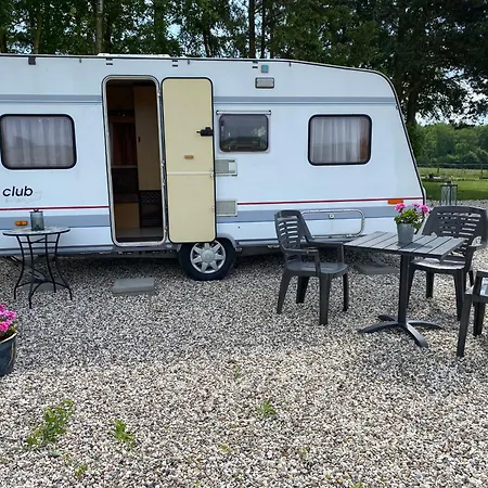 Bed & Breakfast Cosy Farm Bnb - Caravans - Dogs Welcome - 5 Min From E47 Tureby